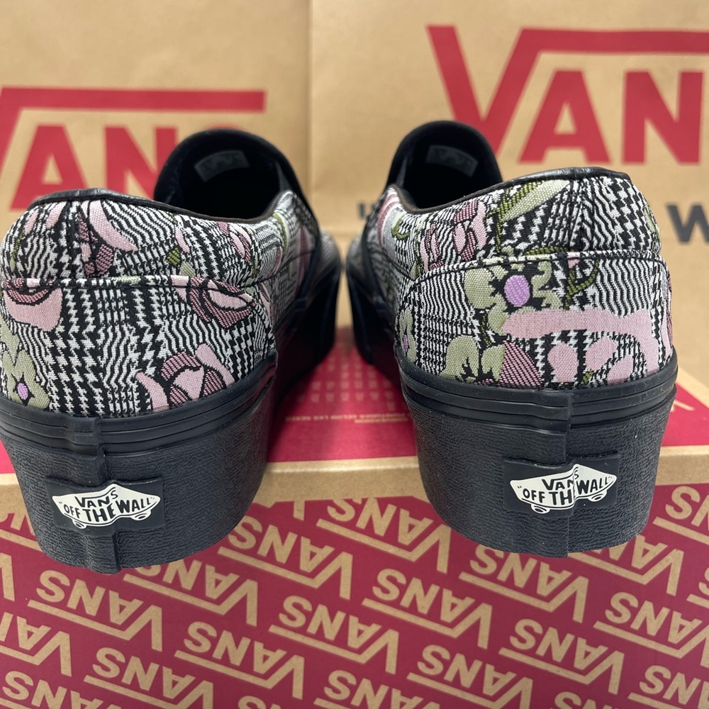 Vans WMNS Classic Slip-On Stackform Platform Sneakers 
Tapestry Floral Black - Picture 2 of 16